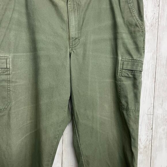 L.L. Bean Green Chino Khaki Cargo Utility Straight Leg Short Cotton Pants 40 - Picture 6 of 12